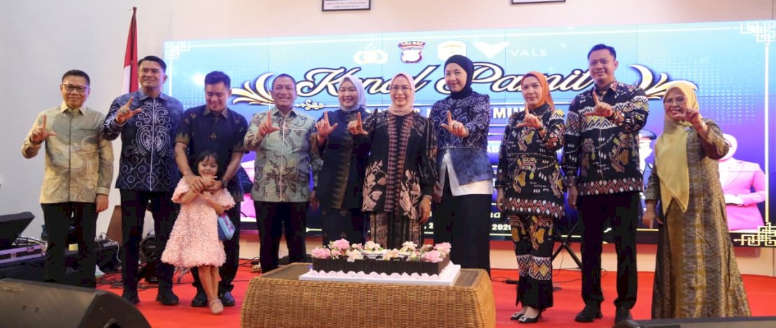 Suasana penuh kehangatan dan haru mewarnai acara Kenal Pamit Kepala Kepolisian Resor (Kapolres) Luwu Timur yang digelar di TAB Sorowako, Kecamatan Nuha, Sabtu malam, 26 September 2026.
