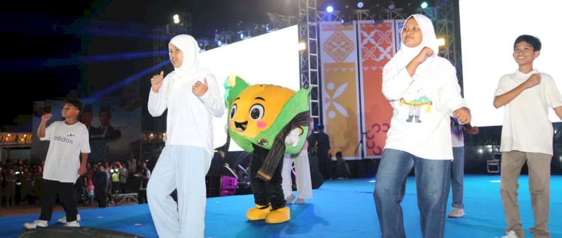 Buah Dengen, salah satu tanaman endemik Sulawesi, resmi diperkenalkan sebagai maskot kegiatan Pekan Expo Koperasi dan UMKM 2026 Tingkat Provinsi Sulawesi Selatan.