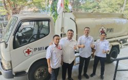 PMI Sulsel Serahkan Bantuan Mobil Tangki Air Bersih untuk Warga Enrekang
