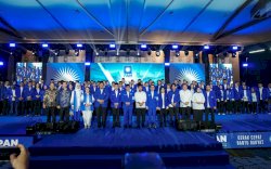 Hadiri Pelantikan Pengurus PAN se-Sulsel, Andi Sudirman Apresiasi Dukungan Fraksi PAN Kawal MYP Pemprov
