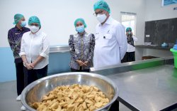 BPOM Perkuat Dua SPPG di Lombok dan Mataram, Taruna Ikrar Tekankan Keamanan Makanan Bergizi Gratis