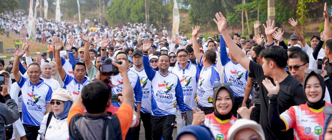 Tutup Rangkaian Harkopnas, Gubernur Andi Sudirman Lepas Ribuan Peserta Jalan Sehat Anti Mager di Sorowako