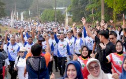 Tutup Rangkaian Harkopnas, Gubernur Andi Sudirman Lepas Ribuan Peserta Jalan Sehat Anti Mager di Sorowako