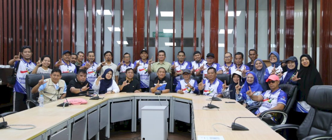 Bupati Luwu Timur, Irwan Bachri Syam, saat memimpin rapat koordinasi bersama para panitia pelaksana Expo K-UMKM Sulsel, di Aula Taman Antar Bangsa (TAB), Sorowako, Minggu, 11 Oktober 2026.
