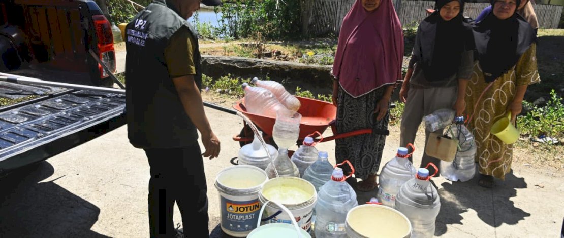 Gubernur Andi Sudirman Telah Distribusikan 403.000 Liter Air Bersih untuk 4.936 KK di Makassar 