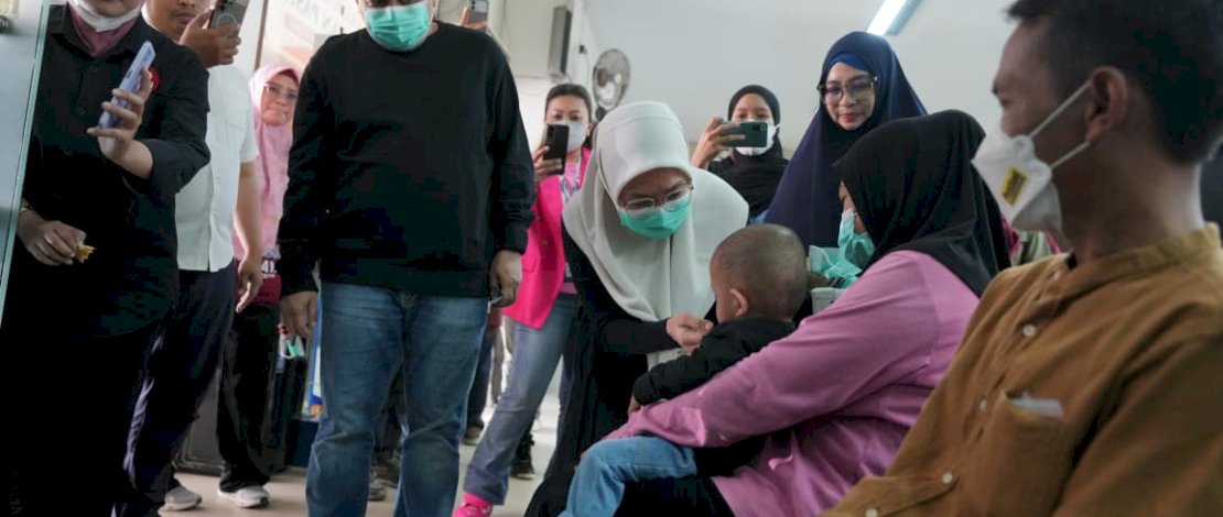 Wali Kota Makassar Appi Sambangi RSUD Daya, Bagi Masker hingga Cek Ruangan Pasien