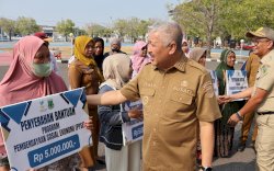 Bupati Pinrang Serahkan Bantuan PPSE, Dorong Kemandirian Ekonomi Masyarakat