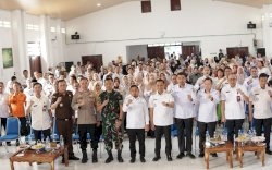 Wujudkan Janji Politik, Tasming-Hermanto Kembali Salurkan Seragam Sekolah Gratis di Parepare