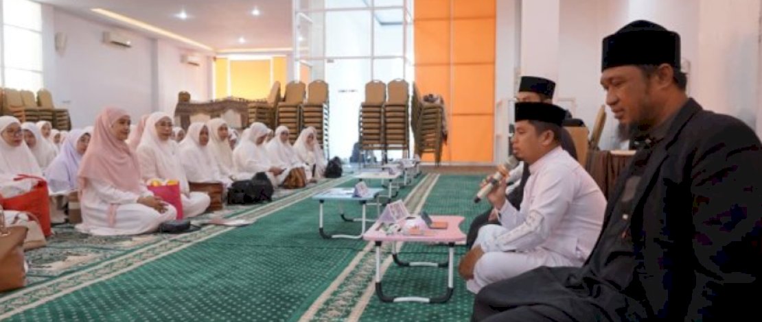 Wali Kota Parepare, Tasming Hamid, saat membuka kegiatan Safari Da&rsquo;wah Khusus ASN Perempuan di Auditorium Rumah Jabatan Wali Kota Parepare, Minggu (2/8/2026).