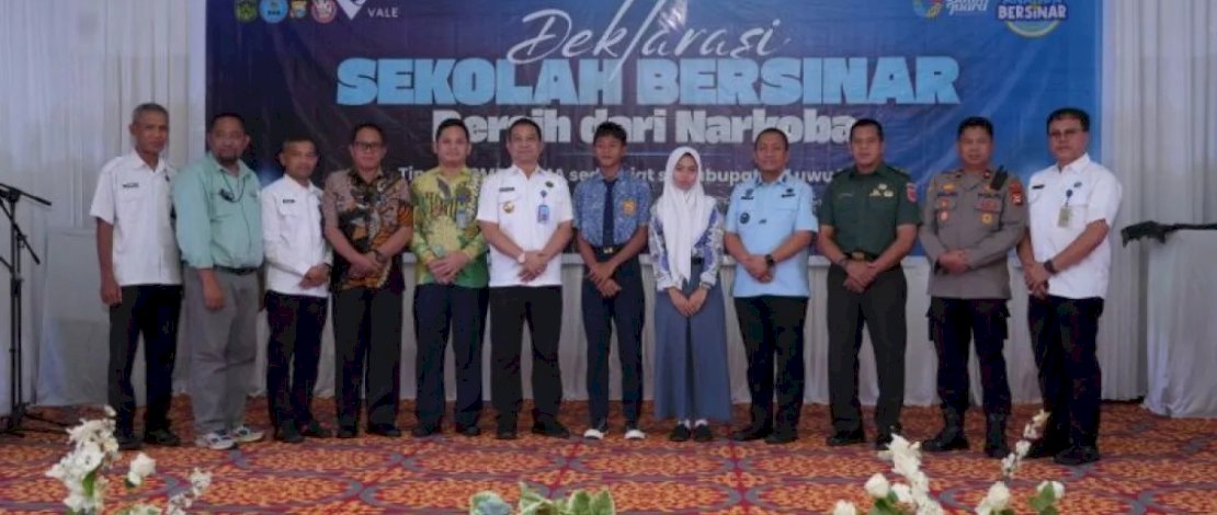 Pemerintah Kabupaten Luwu Timur bekerjasama dengan PT Vale Indonesia Tbk (PT Vale) dan Badan Narkotika Nasional Provinsi (BNNP) Sulawesi Selatan mendeklarasikan Program Sekolah Bersinar (Bersih Narkoba) untuk menciptakan lingkungan belajar yang aman bagi generasi muda di wilayah tersebut.