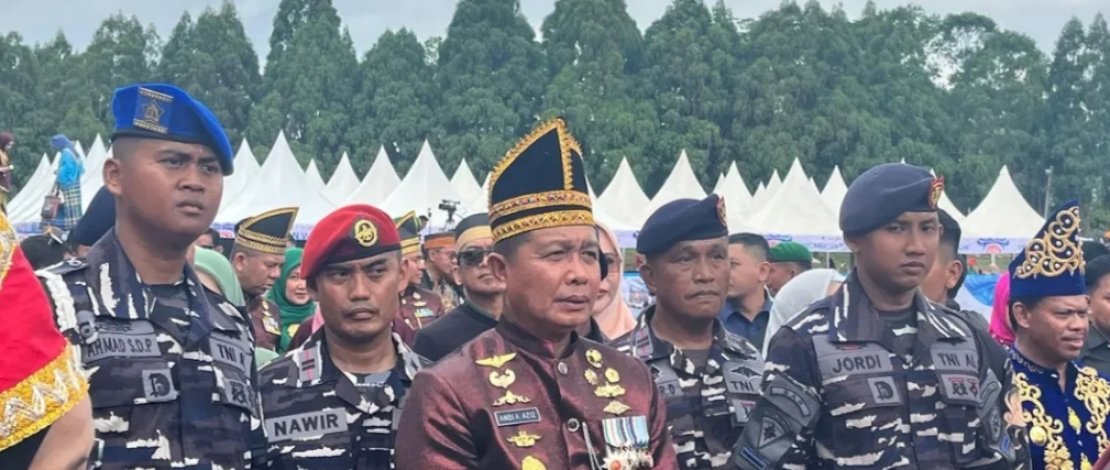 Komandan Komando Daerah Angkatan Laut (Dankodaeral) VI, Laksamana Muda TNI Andi Abdul Aziz, S.H., M.M., menghadiri peringatan Hari Jadi Kabupaten Luwu Timur ke-23.