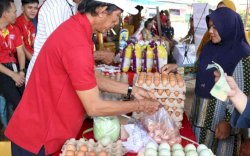 Warga Serbu GPM di Anjungan Sungai Malili, Antusias Beli Kebutuhan Pokok