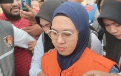 Mantan Bupati Gowa Husniah Talenrang Ditahan, Tangan Diikat Tali Tis