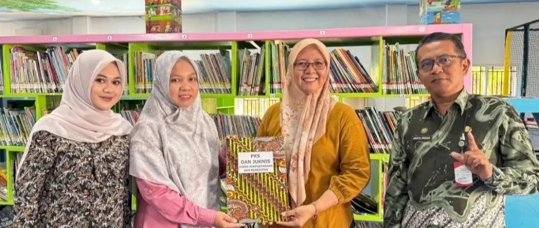 Dinas Kependudukan dan Pencatatan Sipil (Disdukcapil) Kabupaten Luwu Timur menyerahkan User ID Hak Akses Pemanfaatan Data Kependudukan kepada tiga perangkat daerah.