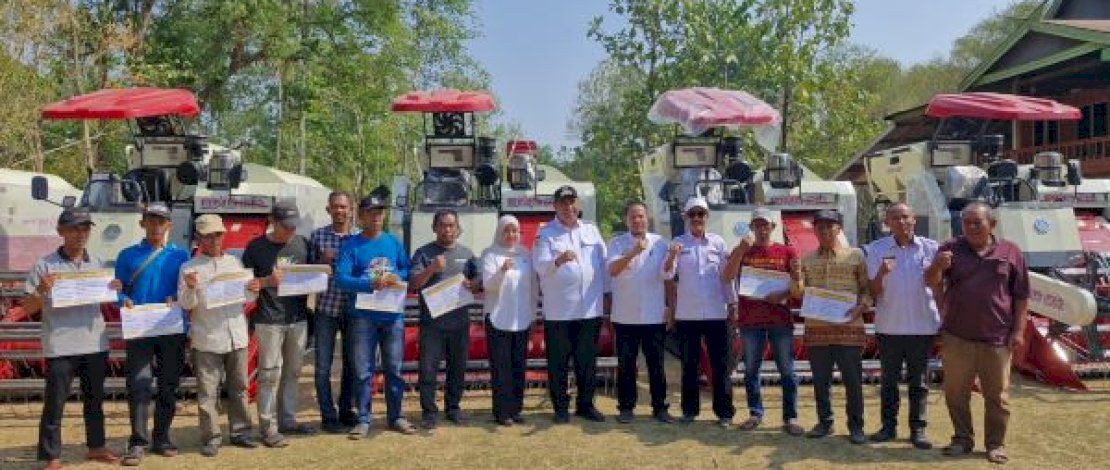 Pemkab Maros Perkuat Sektor Pertanian, 11 Alsintan Disalurkan ke Kelompok Tani