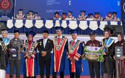 Wisuda 597 Lulusan Umpar, Tasming Hamid Tekankan Ilmu Harus Berdampak bagi Masyarakat