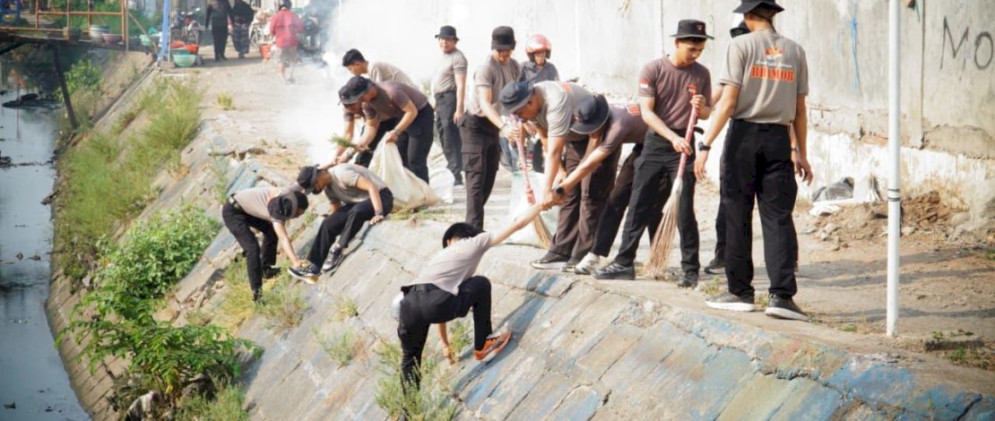 Jelang HUT ke-81 Korps Brimob, 200 Personel Brimob Sulsel Serbu Pasar Pabaeng-Baeng, Masjid hingga Kanal