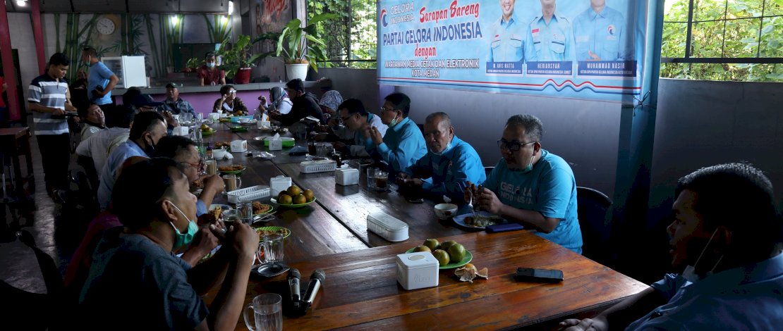 Ketua DPW Partai Gelora Sumut, Heriansyah bersama jajaran pengurus silahturahmi bersama awak media, Selasa (27/10/2020).