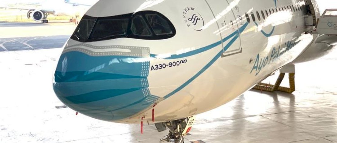 Saat Pesawat Garuda Pakai Masker