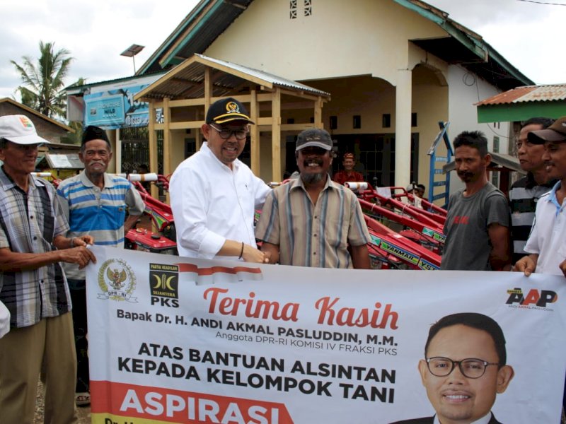 Andi Akmal Salurkan Bantuan Alat Mesin Pertanian ke Kabupaten Maros
