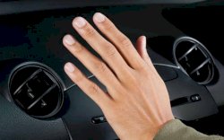 Penyebab AC Mobil Bau Apak Saat Baru Dinyalakan