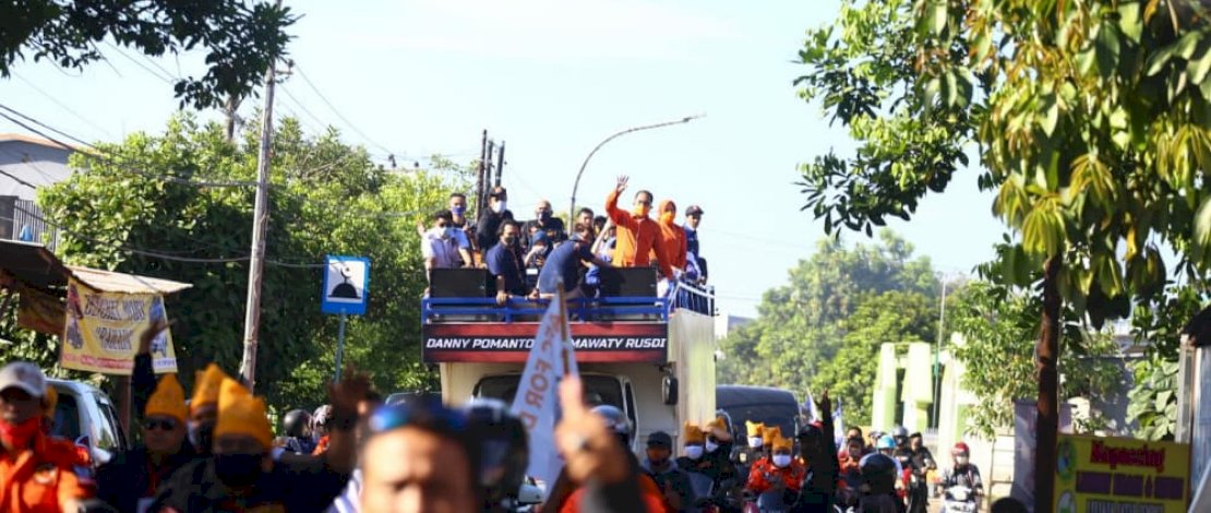 Danny-Fatma saat menuju Kantor KPU Kota Makassar.