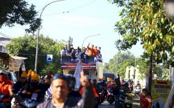 Ternyata, Mobil Parade Juara PSM yang Antar ADAMA' ke KPU Makassar