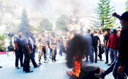 Tolak Kedatangan 49 WNA, Anggota Ormas Kena Bogem di Imigrasi Kendari