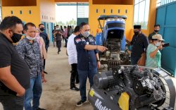 Bersama Bupati Wajo, Andi Akmal Bawa Bantuan Pengering Gabah untuk Masyarakat