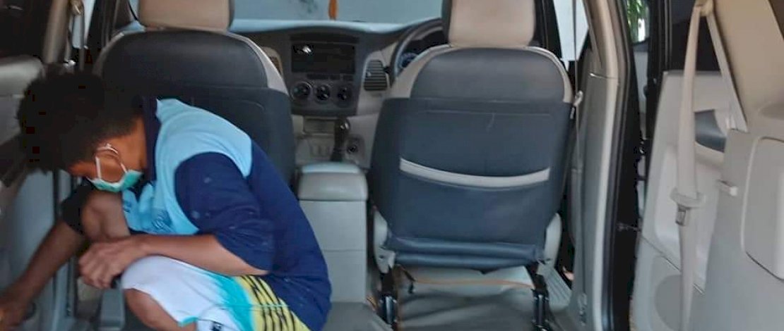 Modifikasi dilakukan terhadap mobil dinas LPP Sungguminasa jadi ambulans.