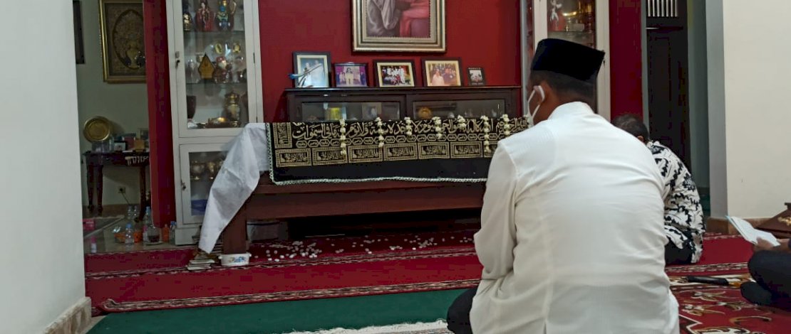 Andi Amran Sulaiman saat melayat almarhumah Ibunda Jokowi. (Istimewa) Andi Amran Sulaiman saat melayat almarhumah Ibunda Jokowi. (Istimewa)