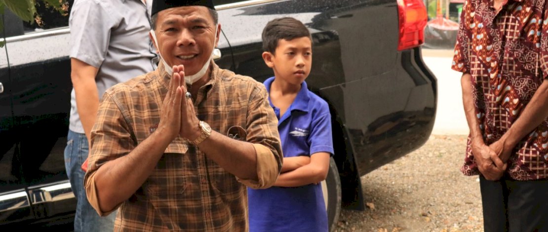 Andi Utta saat bertemu dengan tokoh masyarakat Ulugalung. 