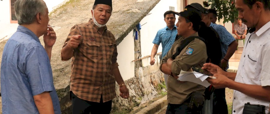 Andi Utta saat bertemu dengan tokoh masyarakat Ulugalung. 