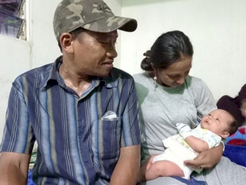 Pemilik Kos Ganti Gembok, Pemulung, Istri dan Bayinya Tidur di Gerobak