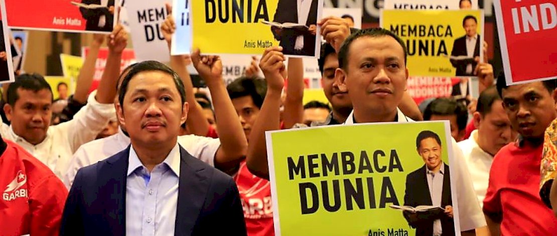 Ketua DPN Partai Gelora Indonesia, Anis Matta (kiri), bersama Ketua Partai Gelora Sulsel, H Syamsari (kanan).