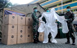 Gugus Covid-19 Sulsel Salurkan APD di Sebelas Rumah Sakit