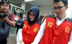 Aulia Kesuma dan Putranya Divonis Hukuman Mati karena Bakar Suami-Anak Tiri