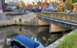 Hindari Truk, Sopir Avansa Banting Setir, "Byuurr!!!"