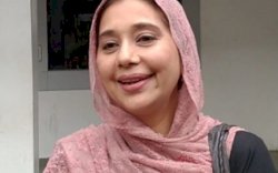 Ayu Azhari dan Sang Suami Pisah Sementara