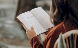 Alasan Mengapa Membaca Buku Bikin Anda Mengantuk