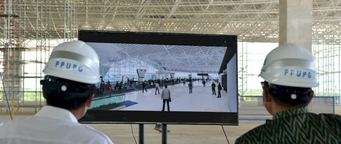 Gubernur Sulsel saat meninjau bandara Sultan Hasanuddin.