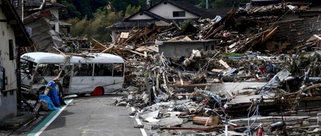 Suasana Kumamato, Jepang yang dilanda banjir dan longsor. (AFP/CHARLY TRIBALLEAU) 