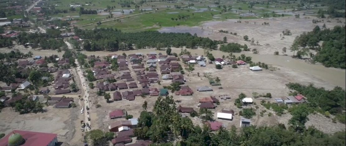 Dampak banjir bandang disertai lumpur di Lutra. (Foto: Relawan Kemanusiaan FTI UMI)