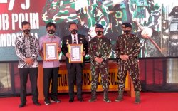 Berkontribusi Bagi Kemajuan Korps Brimob, Bupati Luwu Terima Penghargaan dari Kapolda Sulsel