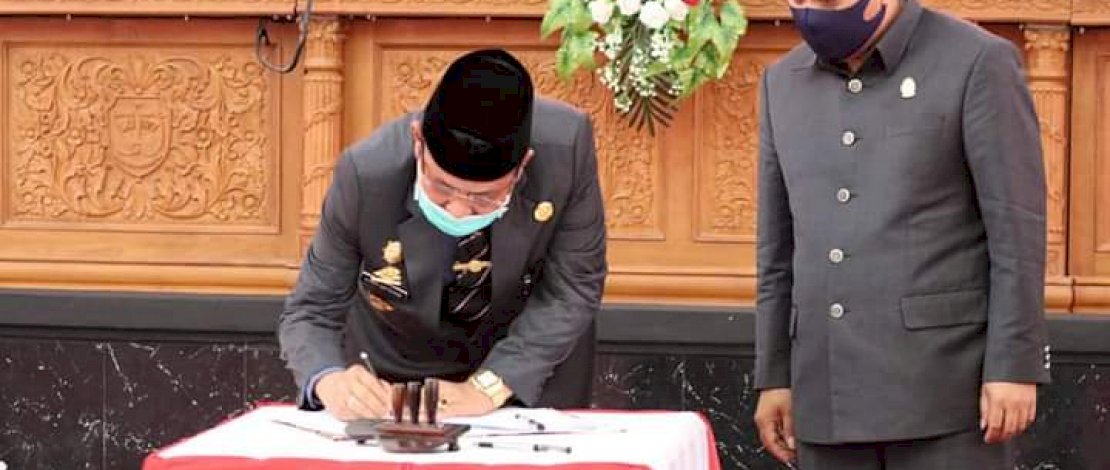 Bupati Luwu H Basmin Mattayang, menandatangani KUA-PPAS.