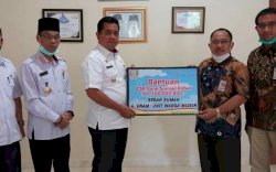 Bank Sumsel Babel Kucurkan Rp100 Juta untuk Bedah Enam Rumah Tak Layak Huni