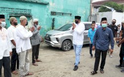 Jamaah Salat Jumat di Medan Amplas Yakin Bobby-Aulia Menang