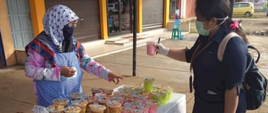 BPOM Merauke, sedang memeriksa makanan takjil selama Ramadan.