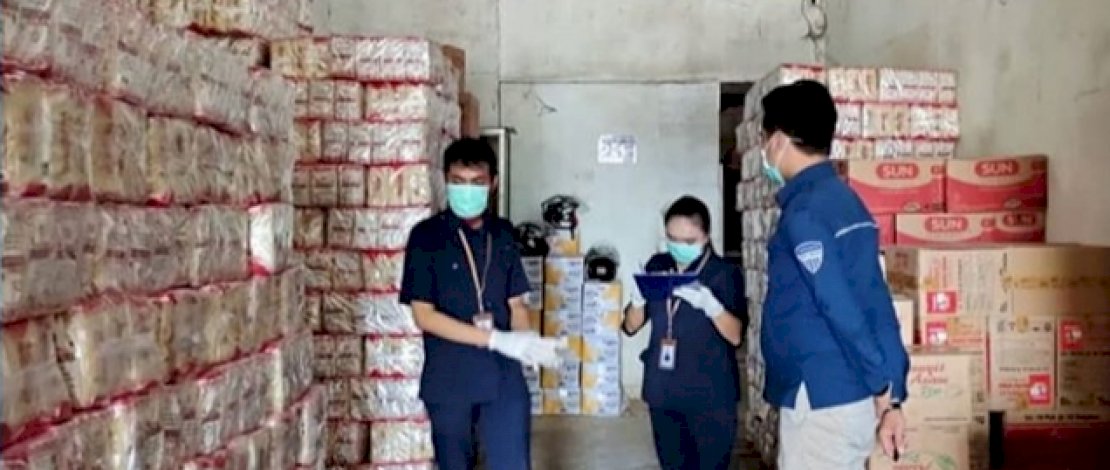 BPOM Merauke, sedang memeriksa makanan takjil selama Ramadan.