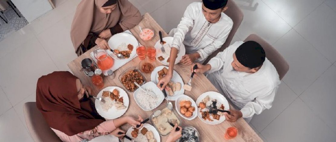Bolehkah Makan di Depan Orang Puasa?, Ini Penjelasannya